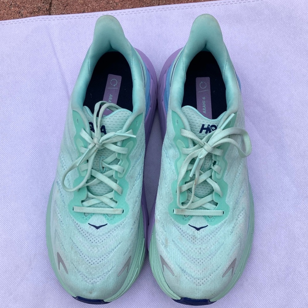Hoka One One Arahi 6 Running Shoes
1123195 SOLM
Women’s 9.5 B
Mint Green Purple